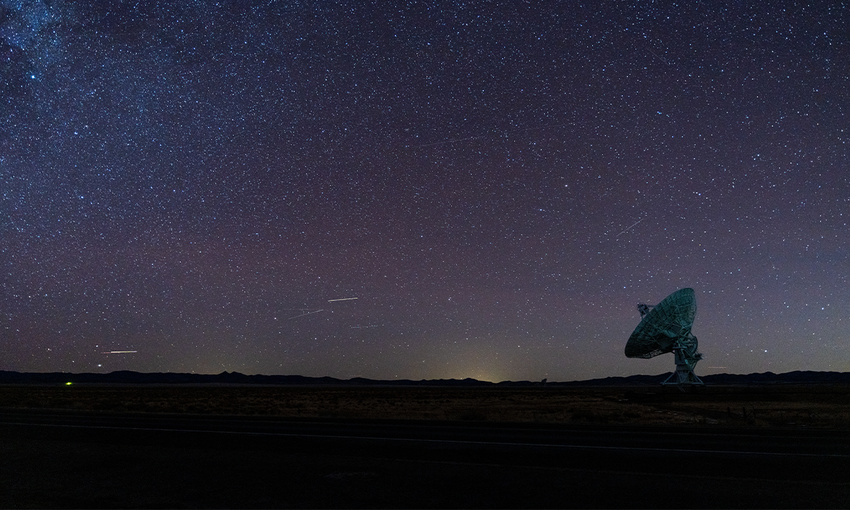 One of the 27 independent antennas that comprise the VLA is pictured scanning the night sky. Credit: BrianPIrwin / Shutterstock.